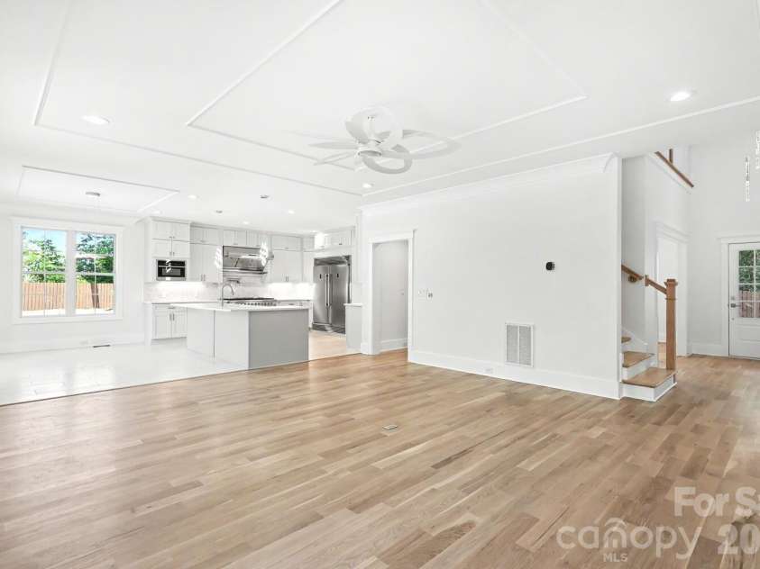 4300 Tangle Drive, Charlotte, NC 28211.  MLS# CAR4366713, YatesRealty ID 36842. Living Room