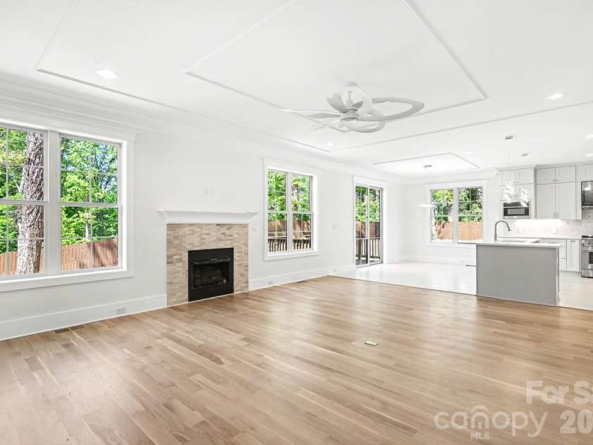 4300 Tangle Drive, Charlotte, NC 28211.  MLS# CAR4366713, YatesRealty ID 36842. Living Room