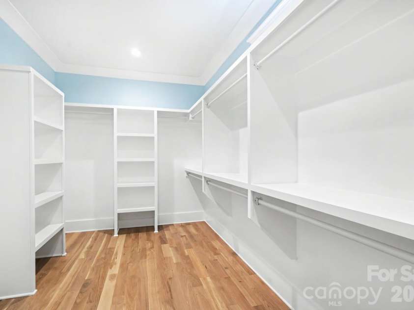 4300 Tangle Drive, Charlotte, NC 28211.  MLS# CAR4366713, YatesRealty ID 36842. Primary closet