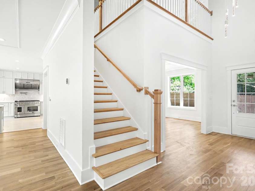 4300 Tangle Drive, Charlotte, NC 28211.  MLS# CAR4366713, YatesRealty ID 36842. Stairway