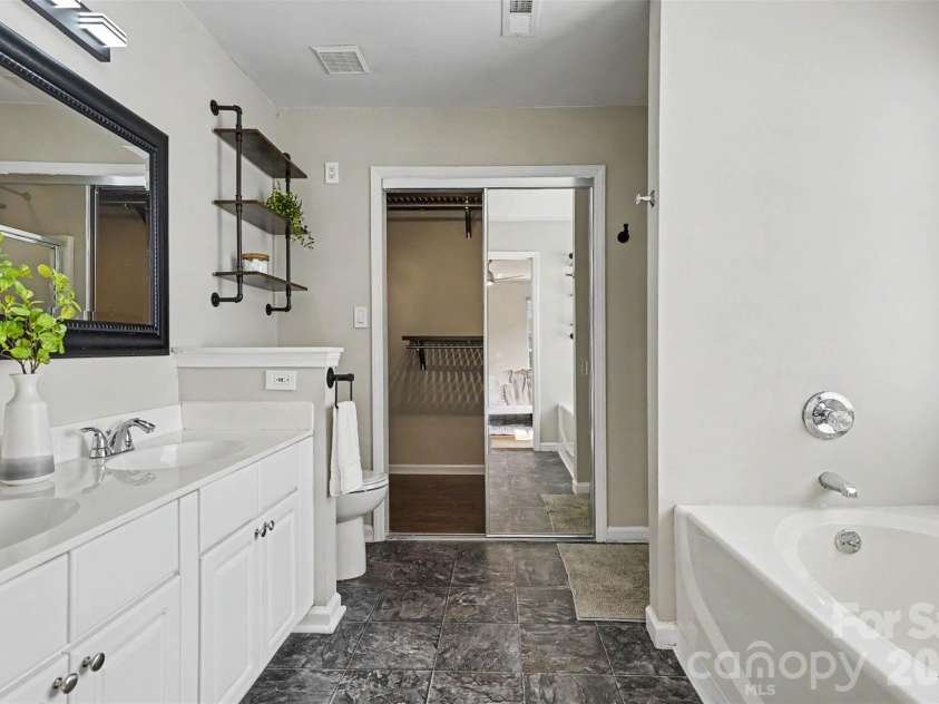 10427 Danesway Lane, Cornelius, NC 28031.  MLS# CAR4398912, YatesRealty ID 36843. 
