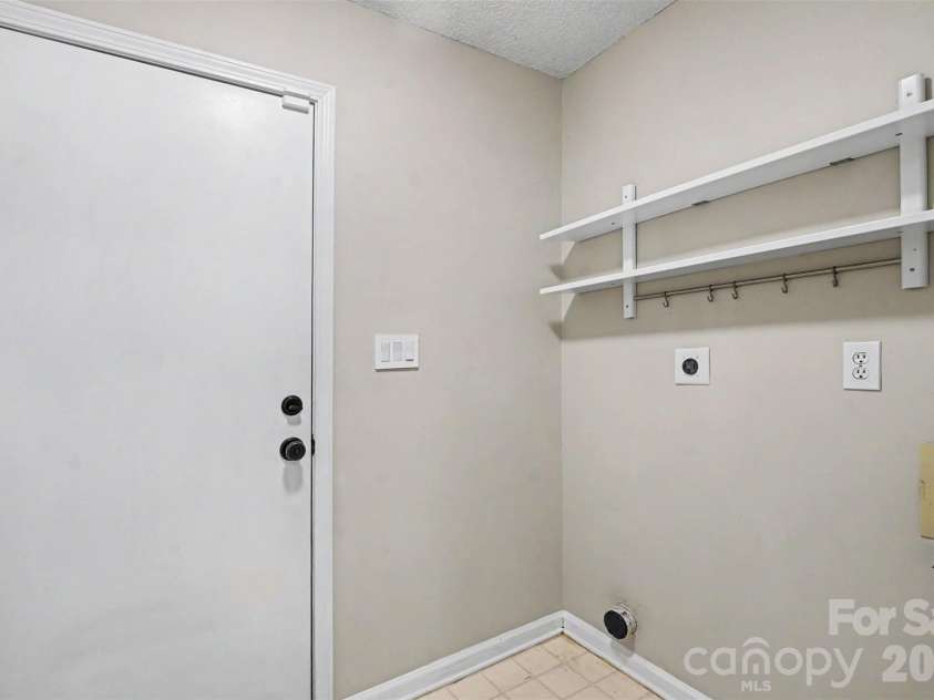 10427 Danesway Lane, Cornelius, NC 28031.  MLS# CAR4398912, YatesRealty ID 36843. 