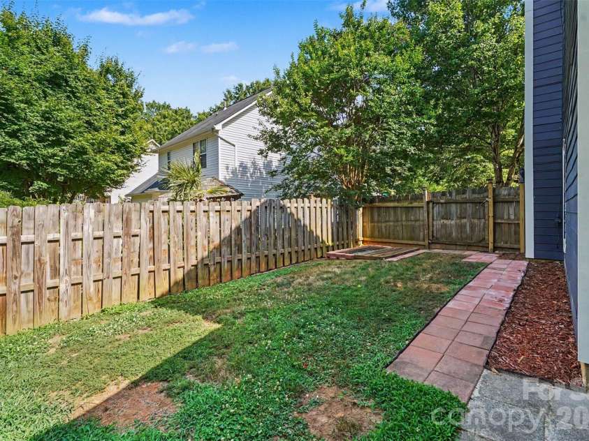 10427 Danesway Lane, Cornelius, NC 28031.  MLS# CAR4398912, YatesRealty ID 36843. 