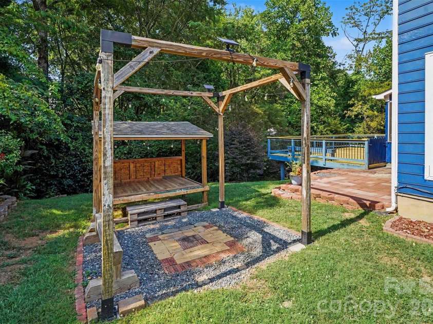 10427 Danesway Lane, Cornelius, NC 28031.  MLS# CAR4398912, YatesRealty ID 36843. 