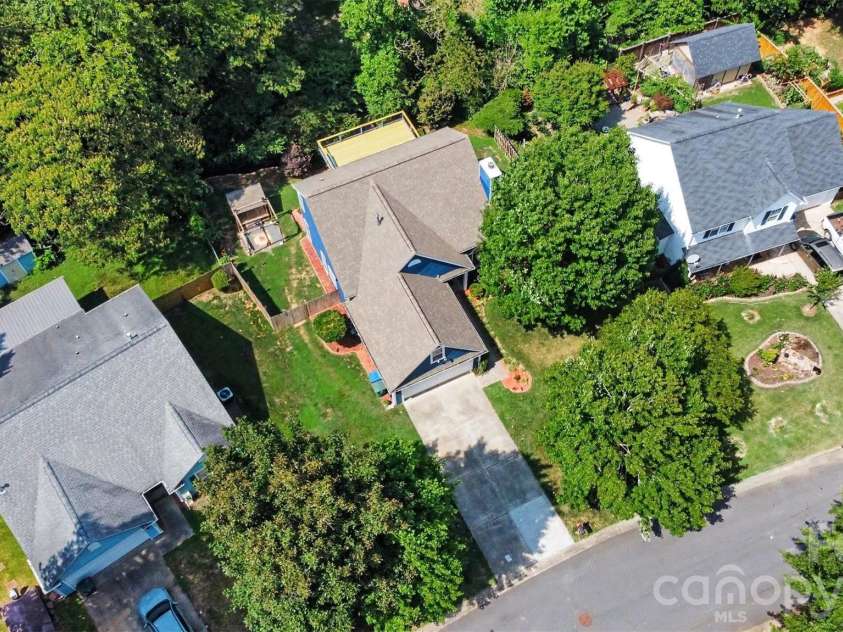 10427 Danesway Lane, Cornelius, NC 28031.  MLS# CAR4398912, YatesRealty ID 36843. 