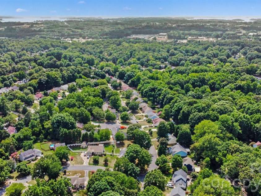 10427 Danesway Lane, Cornelius, NC 28031.  MLS# CAR4398912, YatesRealty ID 36843. 