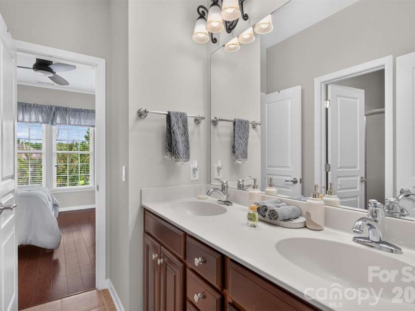 10210 Alouette Drive, Waxhaw, NC 28173.  MLS# CAR4398945, YatesRealty ID 36844. Full bath