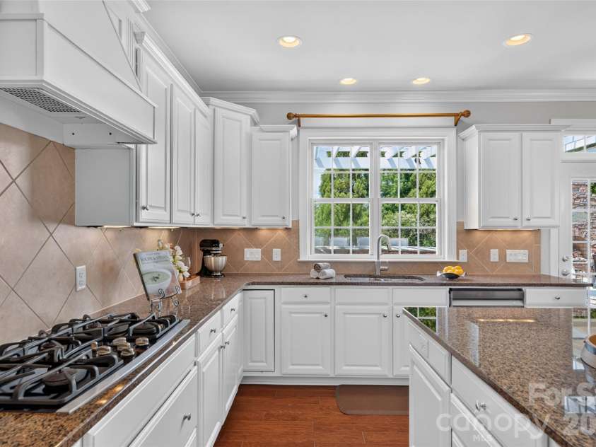 10210 Alouette Drive, Waxhaw, NC 28173.  MLS# CAR4398945, YatesRealty ID 36844. Kitchen
