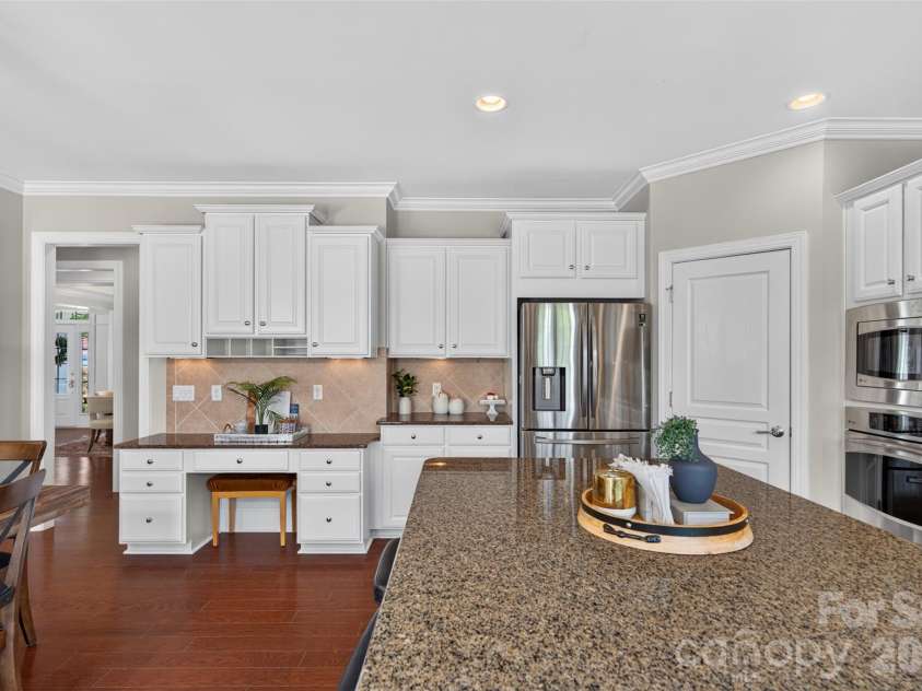 10210 Alouette Drive, Waxhaw, NC 28173.  MLS# CAR4398945, YatesRealty ID 36844. Kitchen