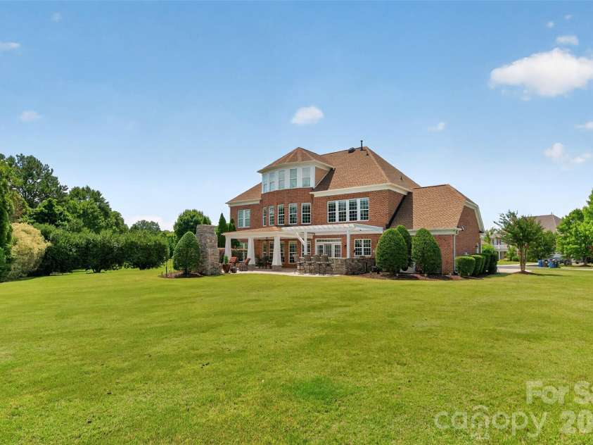 10210 Alouette Drive, Waxhaw, NC 28173.  MLS# CAR4398945, YatesRealty ID 36844. Large Backyard