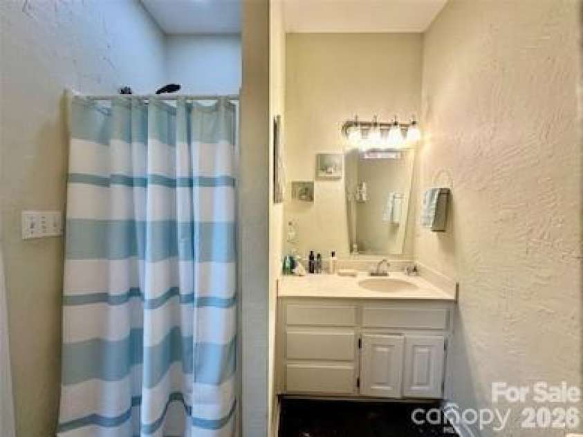 1093 Fairfield Drive, Gastonia, NC 28054.  MLS# CAR4396984, YatesRealty ID 36848. 