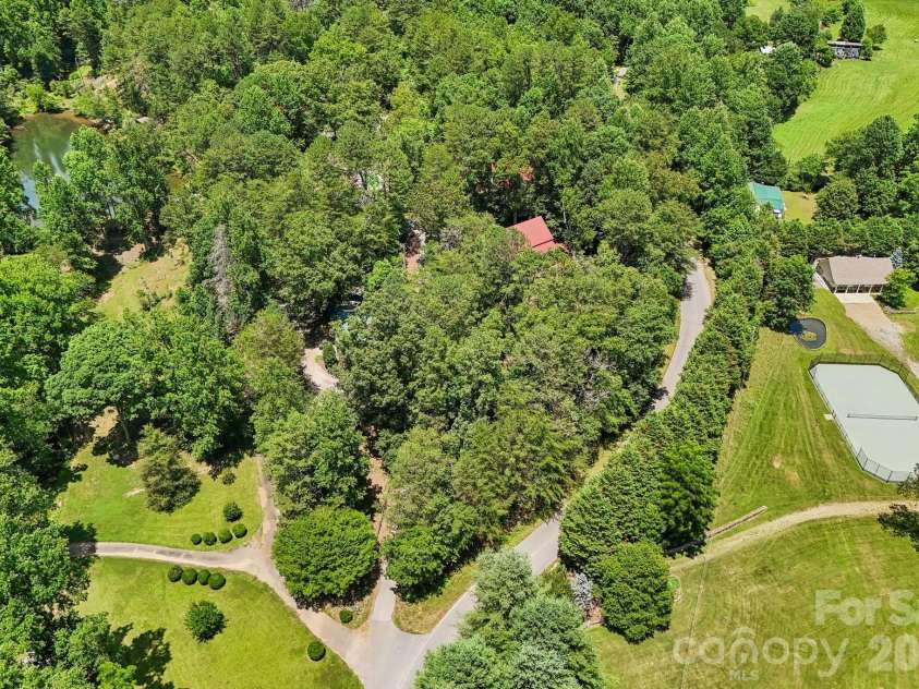 61 Misty Hill Lane, Franklin, NC 28734.  MLS# CAR4400232, YatesRealty ID 36849. 