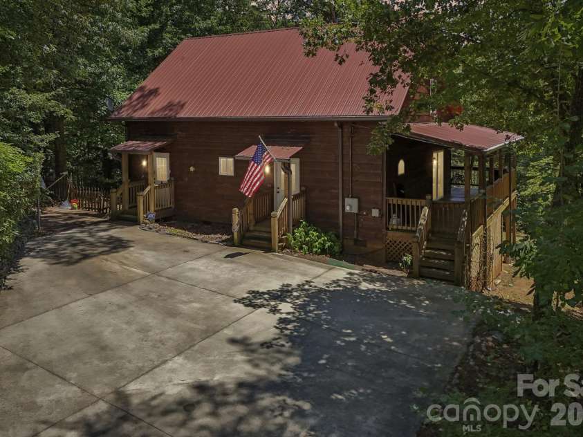 61 Misty Hill Lane, Franklin, NC 28734.  MLS# CAR4400232, YatesRealty ID 36849. 