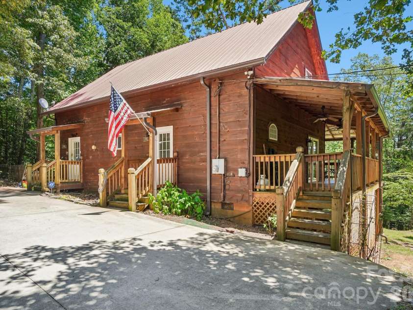 61 Misty Hill Lane, Franklin, NC 28734.  MLS# CAR4400232, YatesRealty ID 36849. 