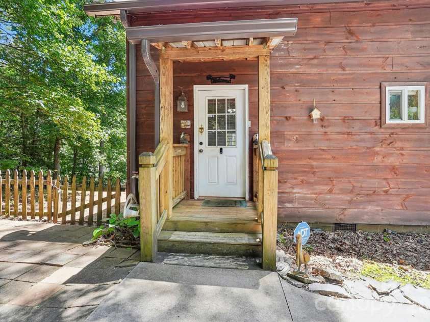 61 Misty Hill Lane, Franklin, NC 28734.  MLS# CAR4400232, YatesRealty ID 36849. 