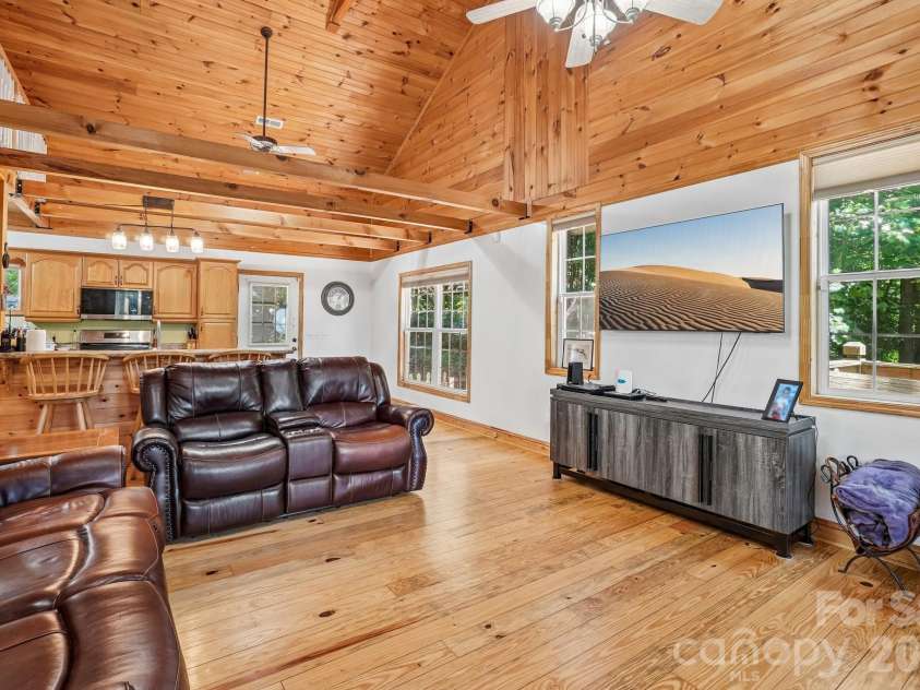 61 Misty Hill Lane, Franklin, NC 28734.  MLS# CAR4400232, YatesRealty ID 36849. 