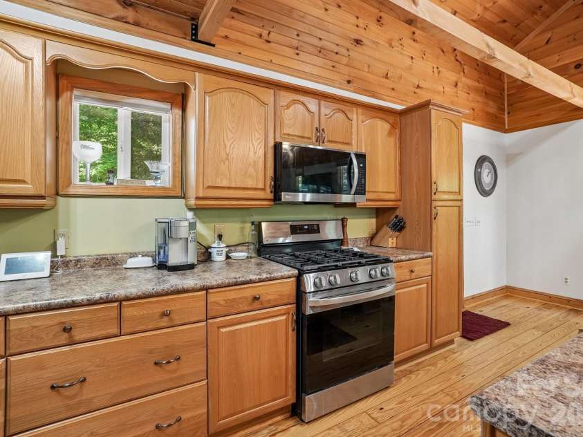 61 Misty Hill Lane, Franklin, NC 28734.  MLS# CAR4400232, YatesRealty ID 36849. 