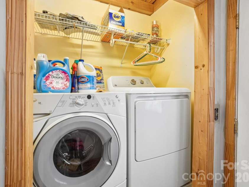 61 Misty Hill Lane, Franklin, NC 28734.  MLS# CAR4400232, YatesRealty ID 36849. Laundry closet with ample space