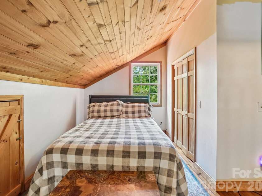 61 Misty Hill Lane, Franklin, NC 28734.  MLS# CAR4400232, YatesRealty ID 36849. Loft Bedroom