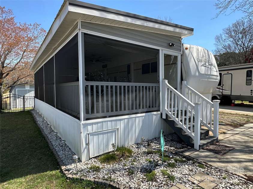 134 Putt Putt Lane, New London, NC 28127.  MLS# CAR4241139, YatesRealty ID 3685. 