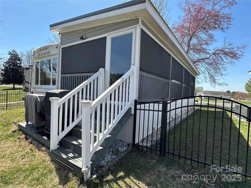 134 Putt Putt Lane, New London, NC 28127.  MLS# CAR4241139, YatesRealty ID 3685. 