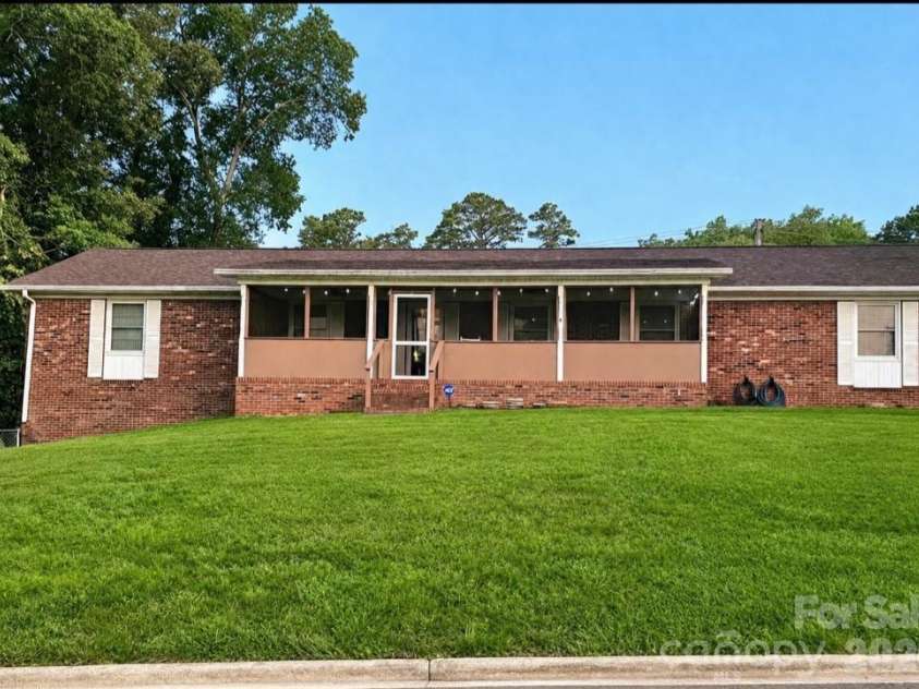 615 Fernwood Drive, Albemarle, NC 28001.  MLS# CAR4399417, YatesRealty ID 36850. 