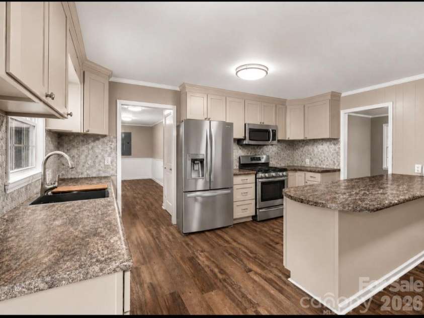 615 Fernwood Drive, Albemarle, NC 28001.  MLS# CAR4399417, YatesRealty ID 36850. 