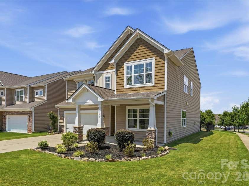 13731 Canterbury Castle Drive, Charlotte, NC 28273.  MLS# CAR4385968, YatesRealty ID 36851. 