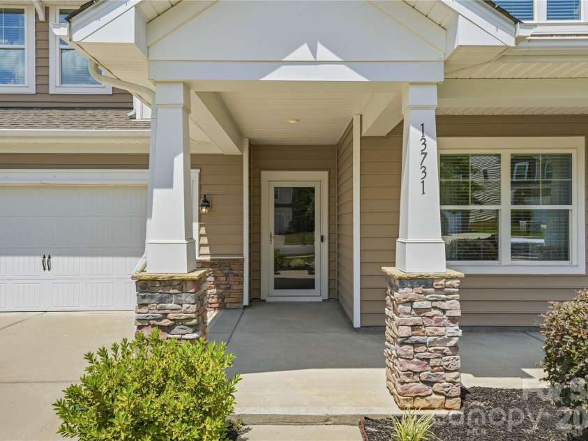 13731 Canterbury Castle Drive, Charlotte, NC 28273.  MLS# CAR4385968, YatesRealty ID 36851. 