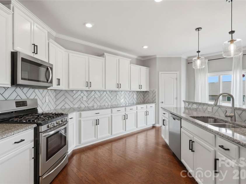 13731 Canterbury Castle Drive, Charlotte, NC 28273.  MLS# CAR4385968, YatesRealty ID 36851. 