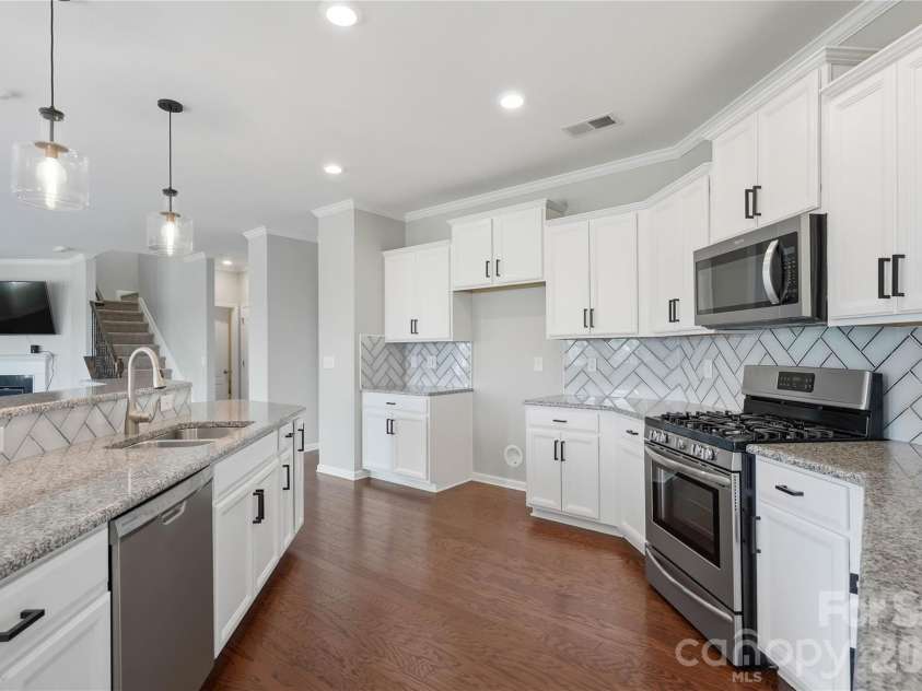 13731 Canterbury Castle Drive, Charlotte, NC 28273.  MLS# CAR4385968, YatesRealty ID 36851. 