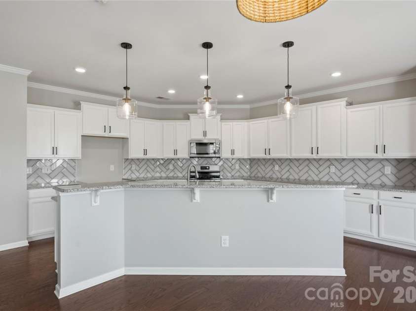 13731 Canterbury Castle Drive, Charlotte, NC 28273.  MLS# CAR4385968, YatesRealty ID 36851. 