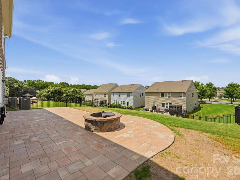 13731 Canterbury Castle Drive, Charlotte, NC 28273.  MLS# CAR4385968, YatesRealty ID 36851. 