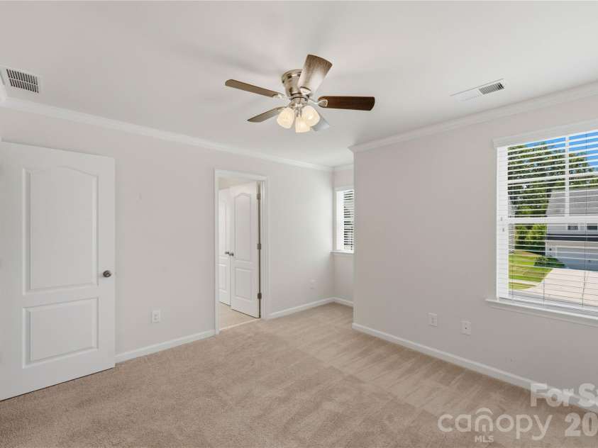 13731 Canterbury Castle Drive, Charlotte, NC 28273.  MLS# CAR4385968, YatesRealty ID 36851. 