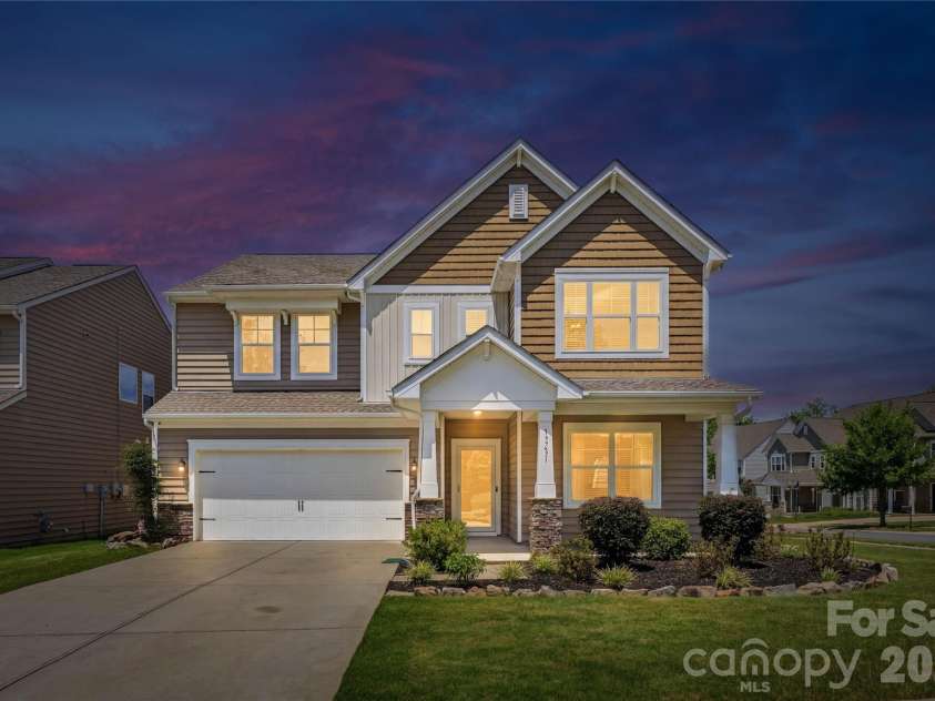 13731 Canterbury Castle Drive, Charlotte, NC 28273.  MLS# CAR4385968, YatesRealty ID 36851. 