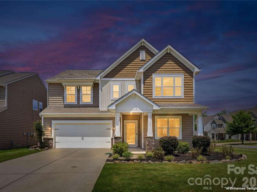 13731 Canterbury Castle Drive, Charlotte, NC 28273.  MLS# CAR4385968, YatesRealty ID 36851. 