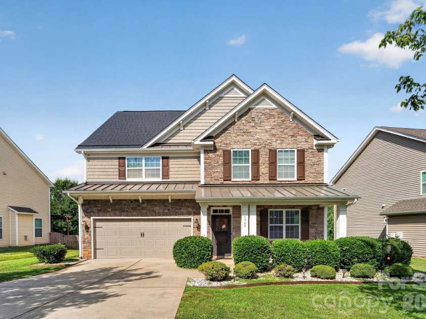 5909 Langwell Lane, Charlotte, NC 28278.  MLS# CAR4404006, YatesRealty ID 36852. 
