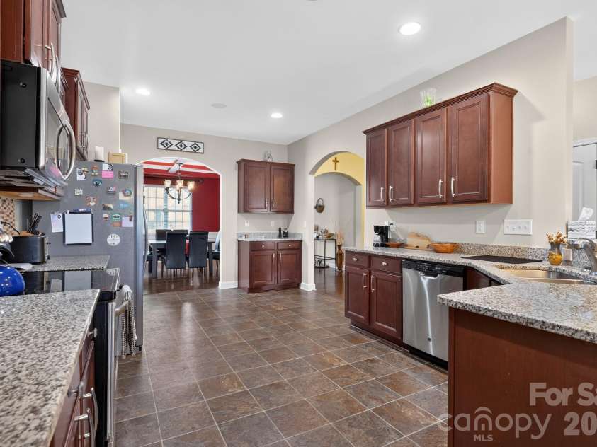 5909 Langwell Lane, Charlotte, NC 28278.  MLS# CAR4404006, YatesRealty ID 36852. 