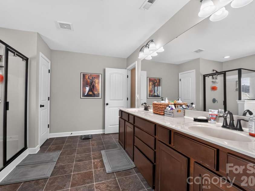 5909 Langwell Lane, Charlotte, NC 28278.  MLS# CAR4404006, YatesRealty ID 36852. 