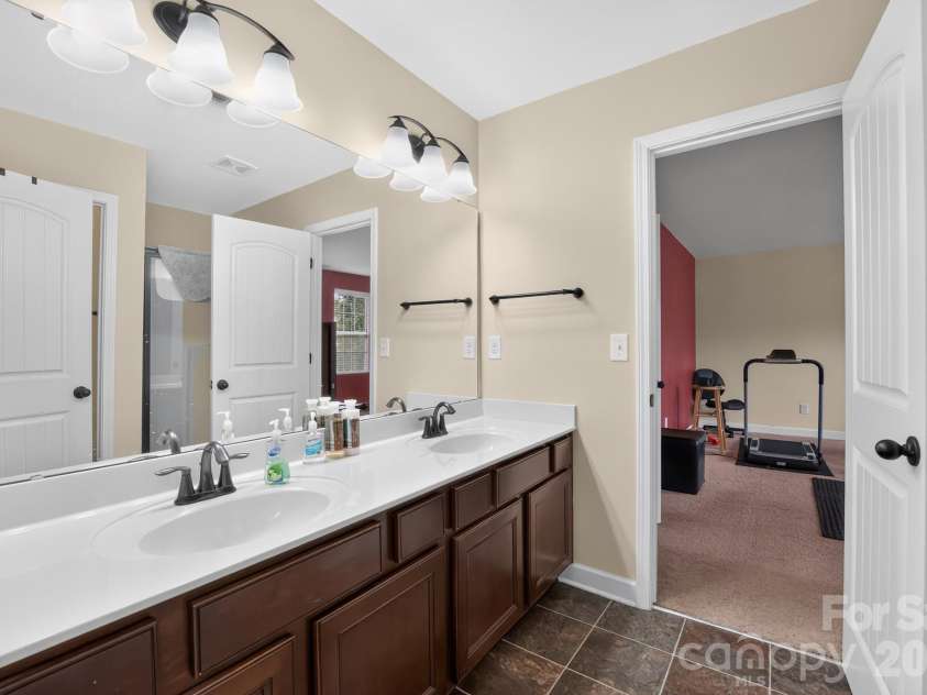 5909 Langwell Lane, Charlotte, NC 28278.  MLS# CAR4404006, YatesRealty ID 36852. 