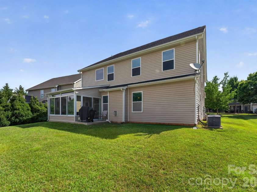 5909 Langwell Lane, Charlotte, NC 28278.  MLS# CAR4404006, YatesRealty ID 36852. 