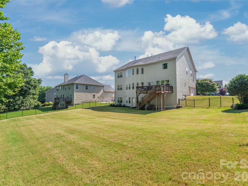1406 Laurel Hill Drive, Waxhaw, NC 28173.  MLS# CAR4402875, YatesRealty ID 36857. 