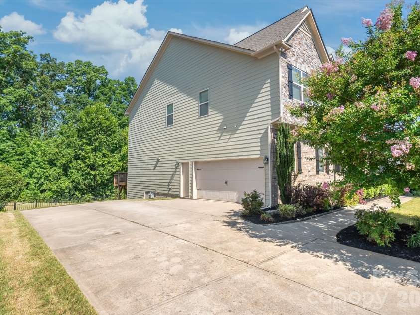 1406 Laurel Hill Drive, Waxhaw, NC 28173.  MLS# CAR4402875, YatesRealty ID 36857. 