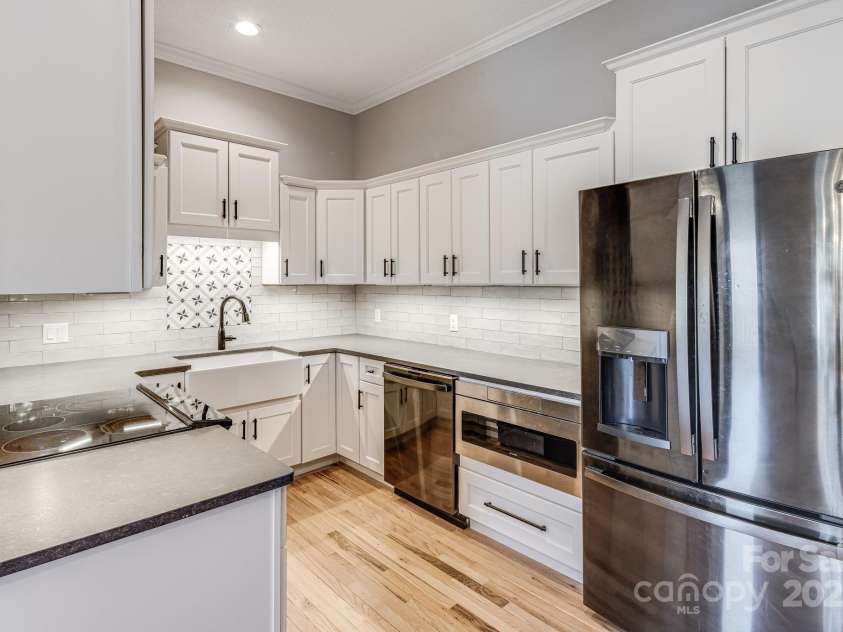 315 Hillside Drive, Burnsville, NC 28714.  MLS# CAR4241007, YatesRealty ID 3686. 