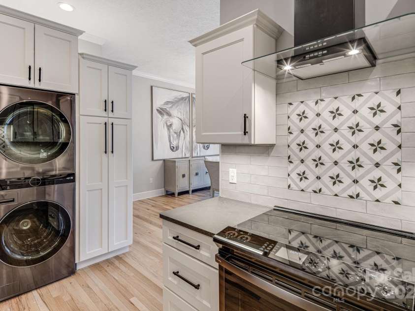 315 Hillside Drive, Burnsville, NC 28714.  MLS# CAR4241007, YatesRealty ID 3686. 