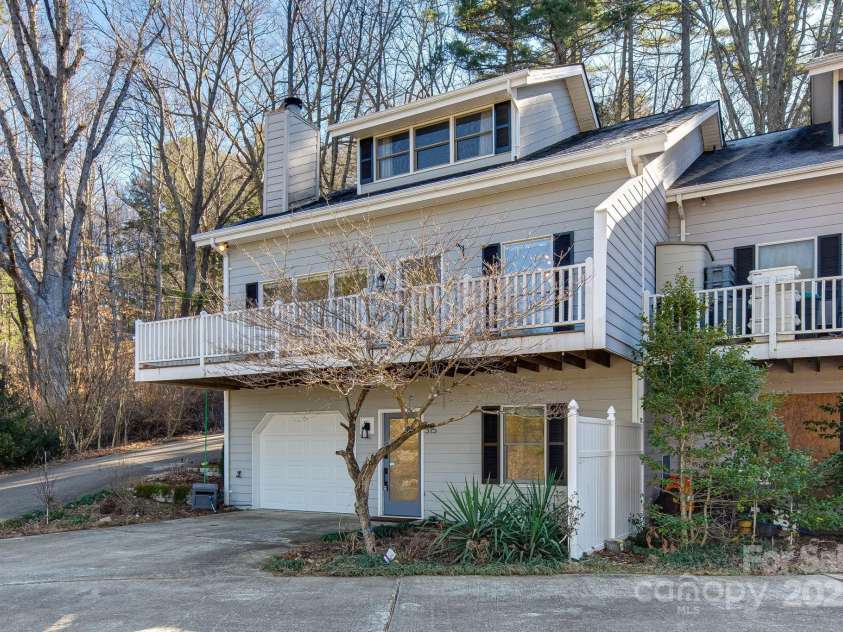 315 Hillside Drive, Burnsville, NC 28714.  MLS# CAR4241007, YatesRealty ID 3686. 