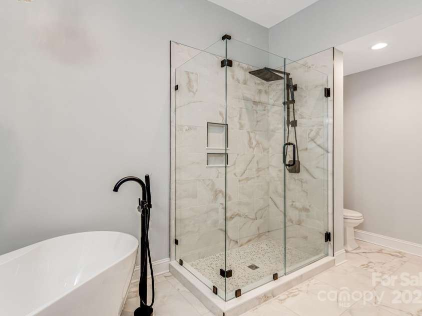 315 Hillside Drive, Burnsville, NC 28714.  MLS# CAR4241007, YatesRealty ID 3686. Primary Bathroom