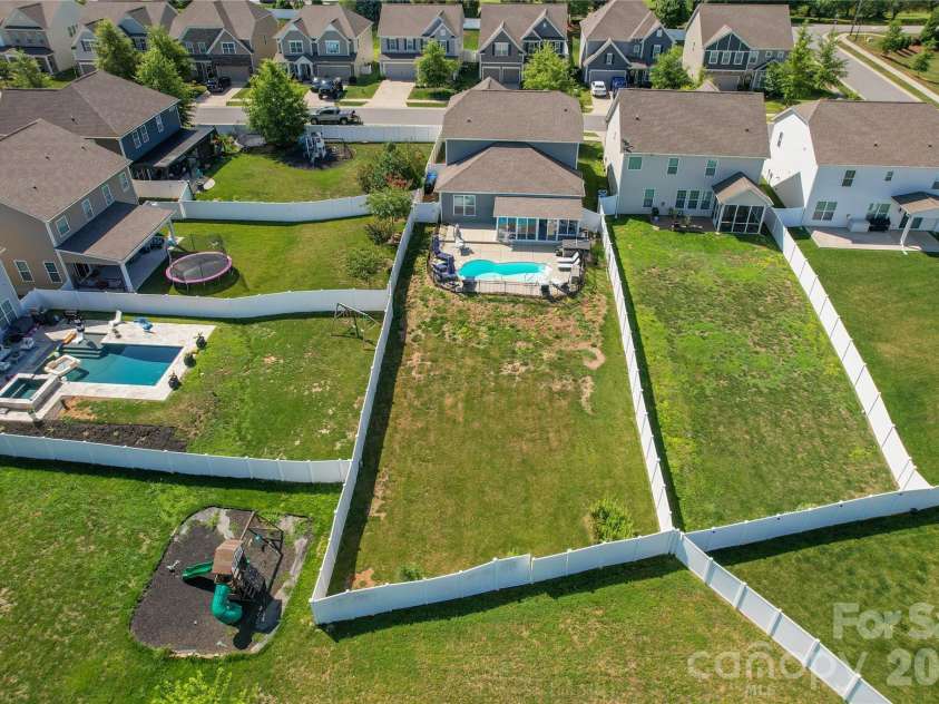 109 Americana Drive, Mooresville, NC 28115.  MLS# CAR4399467, YatesRealty ID 36861. 
