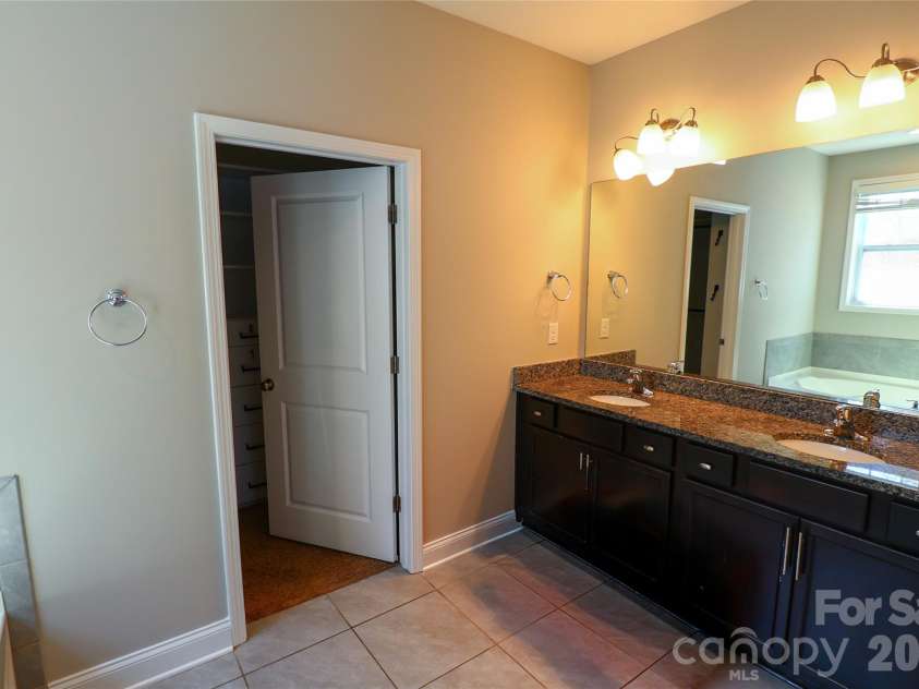 109 Americana Drive, Mooresville, NC 28115.  MLS# CAR4399467, YatesRealty ID 36861. 
