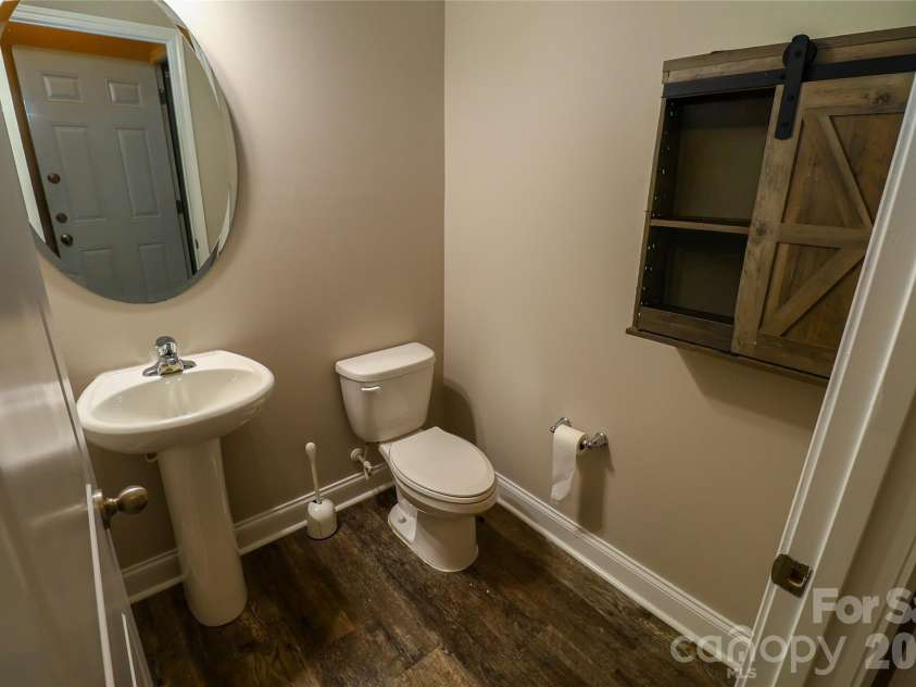 109 Americana Drive, Mooresville, NC 28115.  MLS# CAR4399467, YatesRealty ID 36861. 